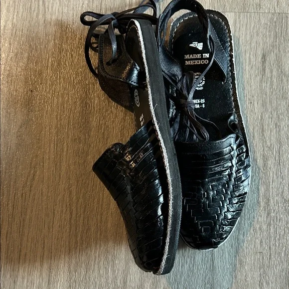 Black Leather Women Sandals - Picture 4 of 8